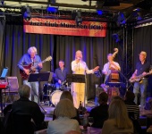 Free Wave Jazz Band mit Publikum 2.jpeg